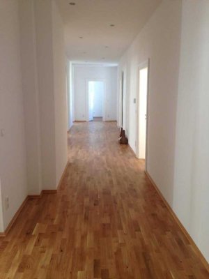 Großzügige Altbauwohnung