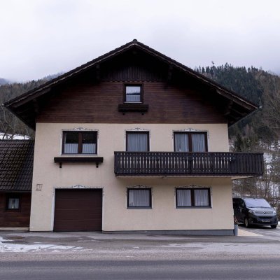 Großzügiges Ein- Mehrfamilienhaus in idyllischer Lage
