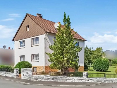 Charmantes Zweifamilienhaus auf großem Grundstück in Laubach-Ruppertsburg