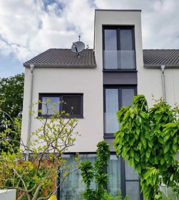 Neuwertige 6-Zimmer-Doppelhaushälfte mit Einbauküche in Mainz