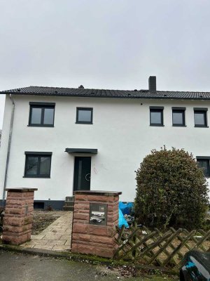 Erstbezug nach Sanierung: 4-Zimmer Erdgeshoss-Wohnung  mit großem Garten in Langen (Hessen)