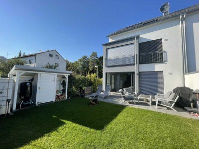 Neuwertiges Einfamilieneckhaus mit Einliegerwohnung
