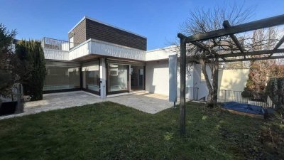 RICHTIG viel PLATZ zum WOHNEN und ARBEITEN auf einer Ebene! 3 Terrassen, Garten,  Doppelgarage