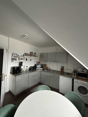 Möblierte Dachgeschosswohnung (Maisonette)