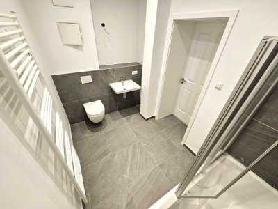 Über den Dächern! Sonnige Dachterrasse! 2,5 Zimmer mit Parkett + Bad mit Du + Fenster + SP