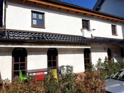 Großzügige DHH mit mediterranem Flair in zentraler, ruhiger Lage von Sandweier