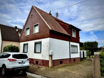 Ein-/Zweifamilienwohnhaus mit Carport, großem Grundstück und schönem Garten in Neuburg am Rhein