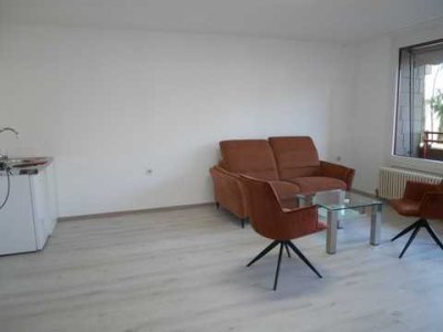 „Ruhige Lage, renoviert, teilmöbliert und mit Balkon“