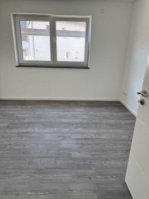 Erstbezug: Ansprechende 3-Zimmer-EG-Wohnung mit gehobener Innenausstattung in Blaubeuren