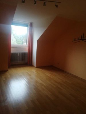 Gepflegte 2-Zimmer-Dachgeschosswohnung mit EBK in Vaterstetten/Baldham