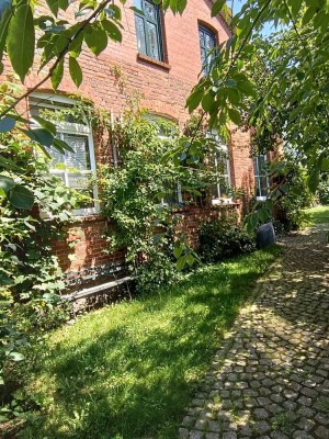 WOHNEN IN EINER ALTEN SCHULE - VIEL PLATZ FüR EINE GROSSE FAMILIE/MEHRGENERATIONENWOHNEN MGL.