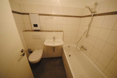 Großzügige (70qm) 2.-Zi.-Whg. in Krefeld-Innenstadt (Fußgängerzone) Erstbezug nach Sanierung