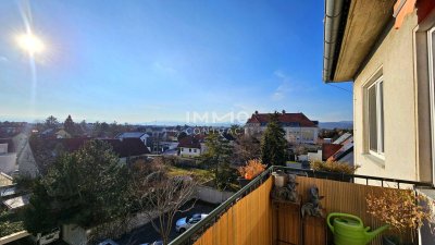 Aussicht inklusive: Helle, sehr große 3-Zimmer-Wohnung mit Balkon und Garage in attraktiver Lage