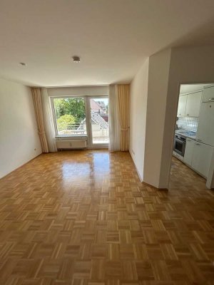 Erstbezug nach Renovierung : Stilvolle Mietwohnung in zentraler Lage mit Aufzug & Tiefgarage !