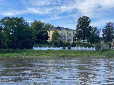 Traumhaft an der Elbe in 10 Sekunden zu Fuß !