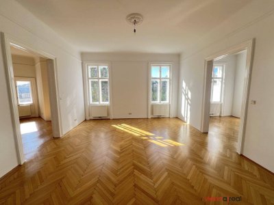 Schöne 4,5 Zimmer Altbau-Villenetage mit Wintergarten, Gartennutzung und kleinem KFZ-Stellplatz