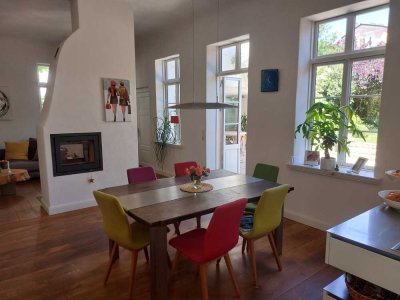 Historisches Kapitänshaus: Baubiologisches Luxus-Juwel mit  Innenhof-Oase in Bremen-Vegesack
