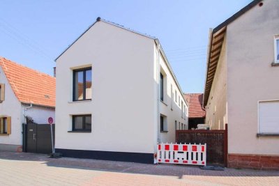 Schlüsselfertige, Kernsanierte Wohnung in Zweifamilienhaus – KfW-Förderung möglich