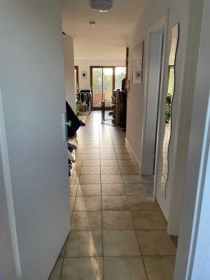 Charmante 3,5-Zimmer-Wohnung mit Balkon, Kamin und Garage zu vermieten