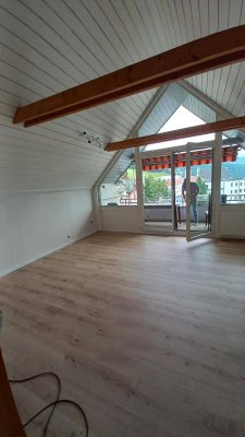 Helle 2.5-Zimmer Dachwohnung mit Balkon in Schwaz