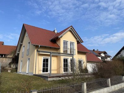 Neuwertiges Einfamilienhaus mit Doppelgarage in Wildenberg