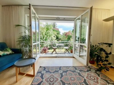 Traumhafte, vollmöblierte 1-Zimmer-Wohnung mit Südbalkon in München-Hadern