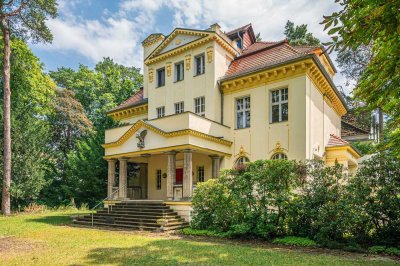 Denkmal-Villa im Grunewald mit herrschaftlicher Eingangshalle auf  2 Etagen für Freiberufler!