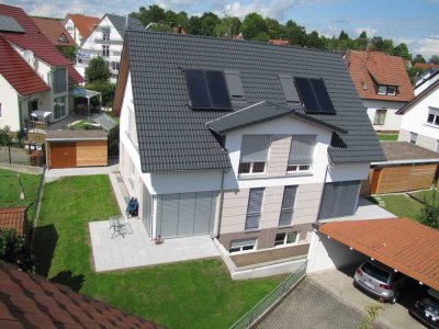 Moderne Doppelhaushälfte mit Terrasse und Garten in Freiburg-Hochdorf