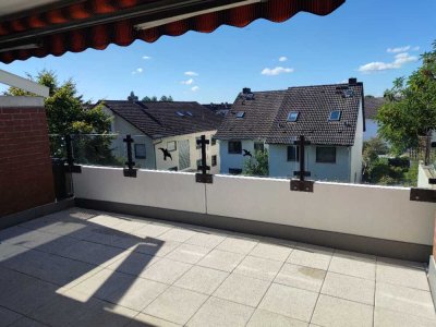 Lichtdurchflutete Terrassen-Wohnung inklusive Aufzug und Garagenstellplatz