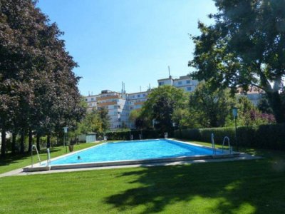 Zum Verkauf gelangt eine noch vermietete und möblierte Singelwohnung im Haus mit Outdoor-Swimingpool!