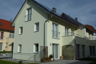 Neuwertige 5 Zimmer Doppelhaushälfte mit Carport im ruhigen Stadtrandgebiet von Lindenberg zu verm.
