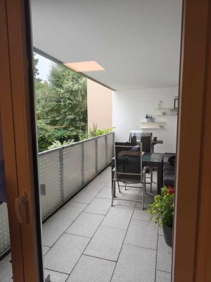 Neuwertige, zentrale 3 Zimmer-Whg mit Balkon, EBK und TG