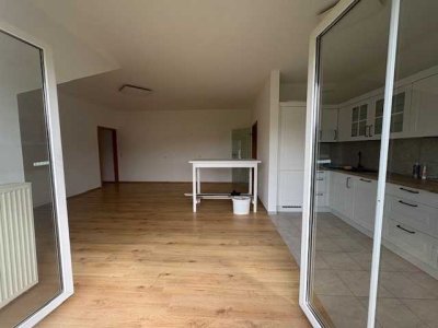 Zur Miete! Große 90 qm 4-Zi.-Whg. mit großer Terrasse und Balkon