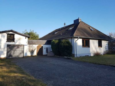 Bungalow mit idyllischen Grundstück