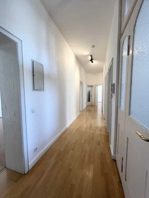 Altbau-Traumwohnung mit  großer Terrasse,  zentral gelegen
