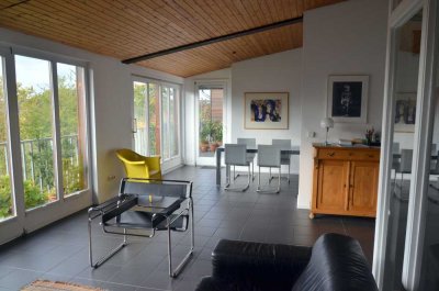schöne, helle Penthouse-Wohnung mit Flair in Sülz
