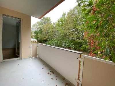 Erstbezug nach Sanierung - Großzügige 3-Zimmer-Wohnung mit schönem Balkon und Blick ins Grüne