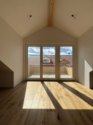 - ERSTBEZUG - HOCHWERTIGE 3-ZIMMER-DACHGESCHOSSWOHNUNG IN VILSHEIM