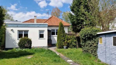 Opulentes Grundstück mit Vintage-Bungalow in Nürnberg-Altenfurt