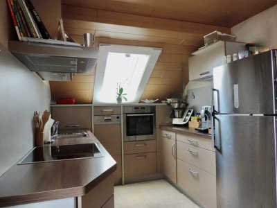 Helle Dachgeschoss-Wohnung mit Stellplatz und Garten!