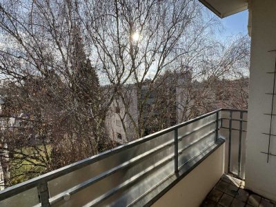 Renovierte 3 Zimmerwohnung mit Balkon im beliebten "Komponistenviertel"