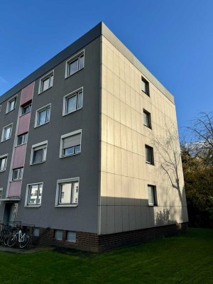 Helle und großzügige 3-Zimmer Wohnung mit Garage, nur 3 min zur Bushaltestelle.