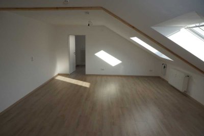 4-Zimmer-Wohnung (ca. 85 qm), DG mit Balkon in Hallstadt, neu renoviert, Dämmung auf KfW - Standard