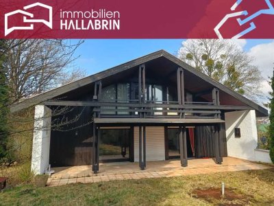 renovierungsbedürftiges Wohnhaus mit Einliegerwohnung und Garage