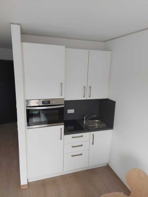 Modernes Appartement mit Balkon, möbliert