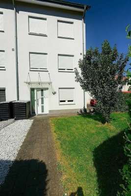 Neutwertiges Luxus Einfamilienhaus (3 Bäder) und Garage