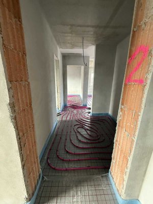 2. Erstbezug ab 01.10. – Moderne 2-Zimmer-OG-Neubauwohnung mit Einbauküche + Balkon & Wallbox