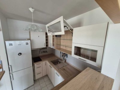 Großzügige 2-Raumwohnung mit Loggia, Einbauküche + neuer Markise!!
