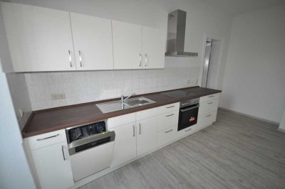 Schöne 2-Zimmer EG Wohnung  mit neuwertiger Einbauküche und Balkon