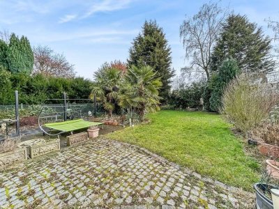Doppelhaushälfte mit schönem Garten und zwei Garagen in Krefeld Benrath-Nord